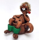 HK keramická figurka trol na míse - s cigárem