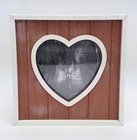 Dřevěný fotorámeček na zavěšení ve tvaru srdce bílo-hnědý 15x15cm