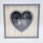 Dřevěný fotorámeček na zavěšení ve tvaru srdce bílo-šedý 15x15cm