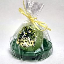Svíčka Rustic Zelený čaj koule 60mm na skleněné podložce