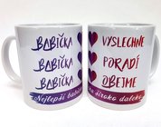 Porcelnov bl hrnek s celo obtiskem - Babika vyslechne, porad, obejme