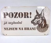 Devn deska 25x15cm bl npisem - POZOR PES! dobrman - j rozhodn nejsem na hran