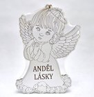 Dřevěný andílek dítě na zavěšení 19cm s nápisem - ANDĚL LÁSKY